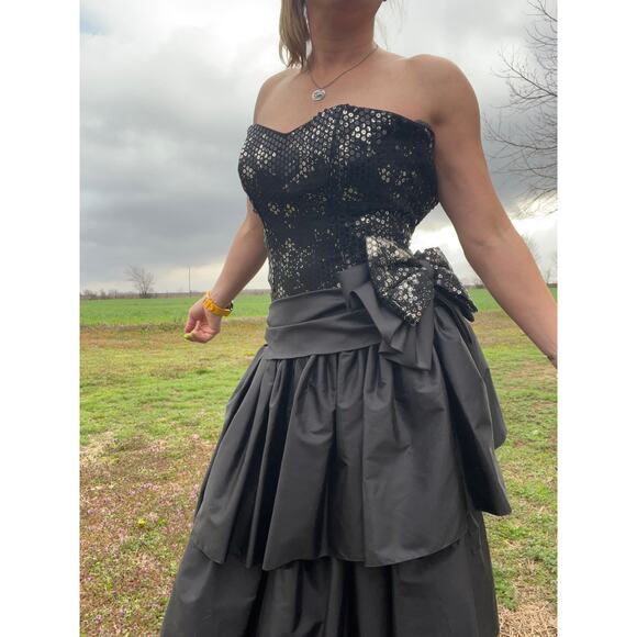 Vintage 80s Black Sweetheart Strapless Ruffles Bow Sequin Tiered Prom Dress SM - Picture 1 of 14